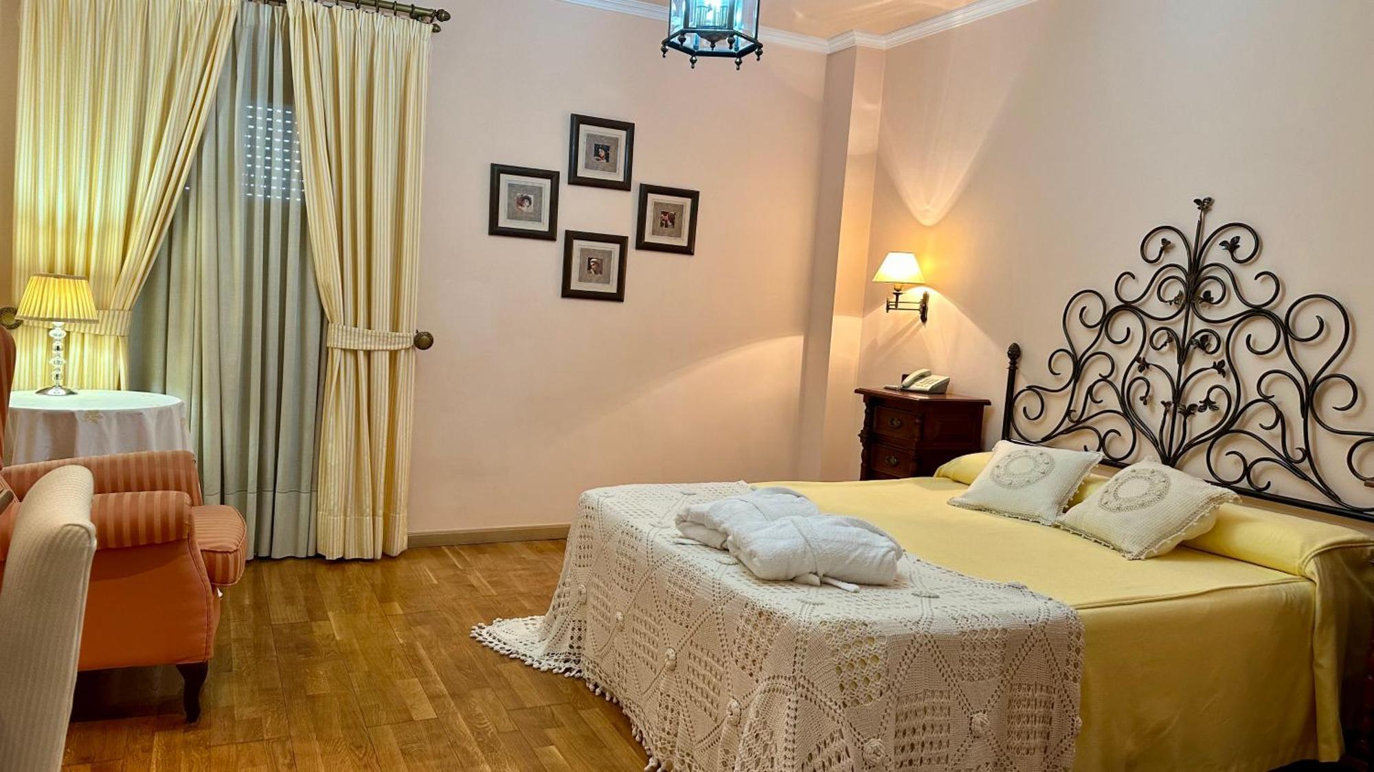 Hotel El Curro Burunchel Eksteriør bilde